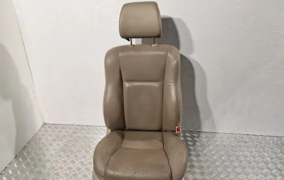 Toyota Avensis T250 Front passenger seat 7101005122A0 7143005790A0 71910CA040A0