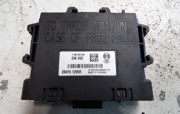 Renault Master III Immobilizer control unit/module 284Y61295R F005V03063 271200160