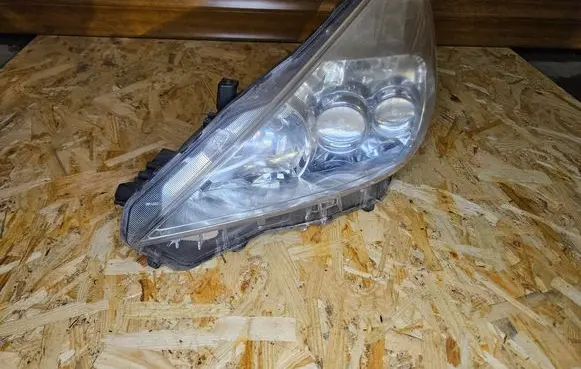 Toyota Prius+ (ZVW40) Headlight/headlamp