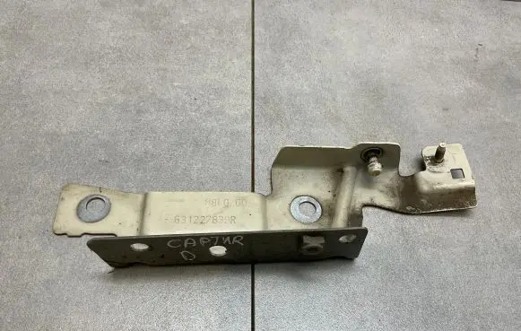 Renault Captur Fender mounting bracket 631227839R