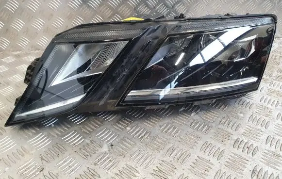 Skoda Octavia Mk3 (5E) Headlight/headlamp 5E1941015F