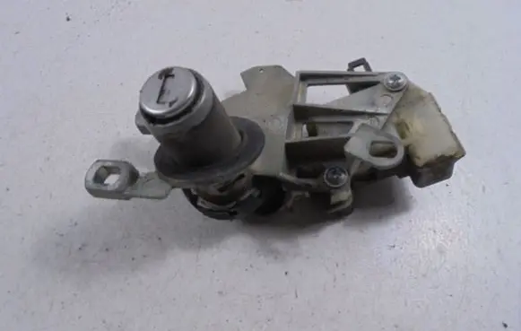 Seat Toledo III (5P) Front door lock (next to the handle) 1M5827297C