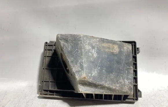 Nissan Almera Tino Air filter box cover Bnb300au600