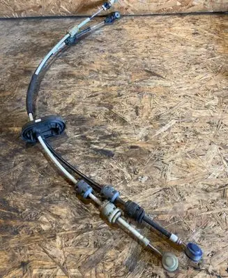 Opel Astra J Gear shift cable linkage 55563703
