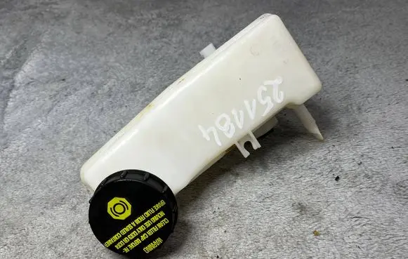 KIA Venga Brake fluid reservoir 585111P105