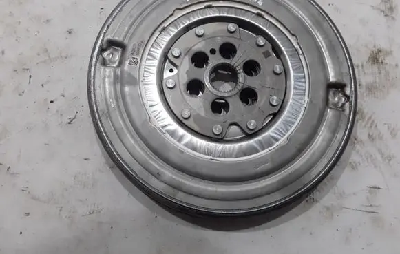 Mercedes-Benz GLA H247 Dual mass flywheel A2820303400