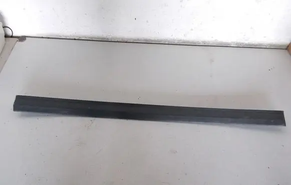 Volkswagen PASSAT B4 Front door trim (molding) 