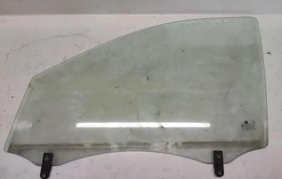 KIA Sorento Front door window glass four-door