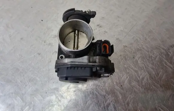 Audi A6 S6 C5 4B Throttle valve 058133063M
