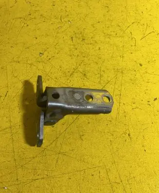 Peugeot 4007 Front door lower hinge 