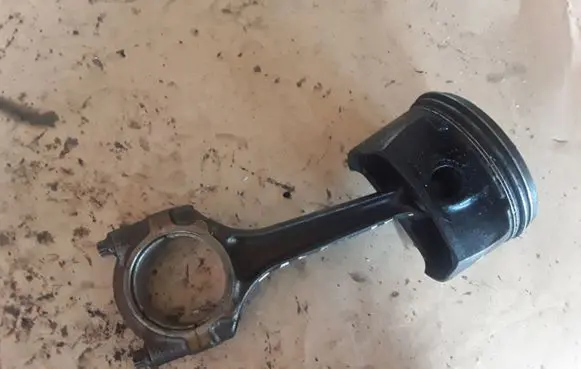 Opel Zafira B Piston with connecting rod NOCODE