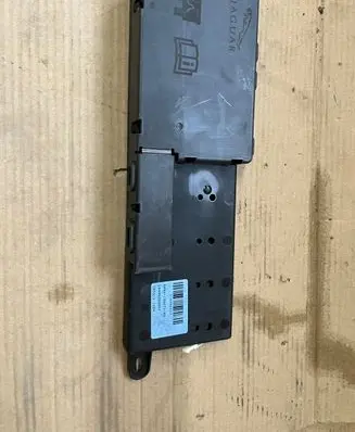 Jaguar XJ X351 Relay mounting block 