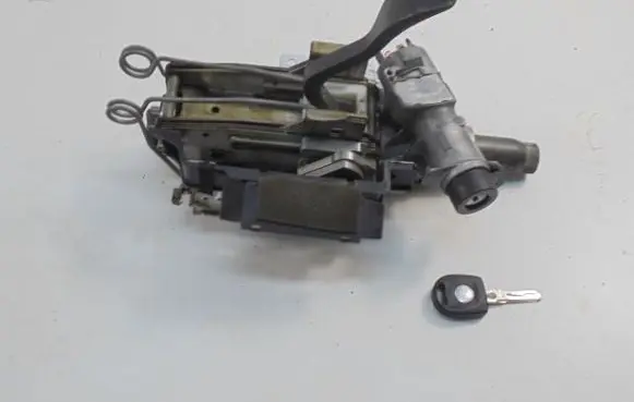 Volkswagen Polo Ignition lock 4B0905851C