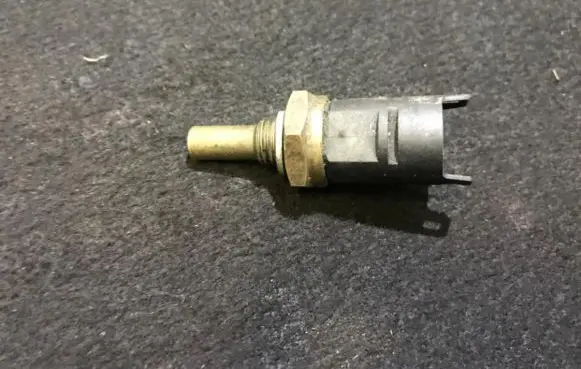 BMW 5 E39 Coolant temperature sensor 13621703993 13.62-1703993