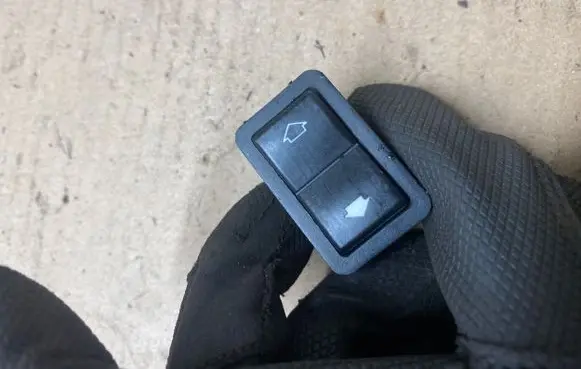 BMW 5 E39 Electric window control switch 8368974