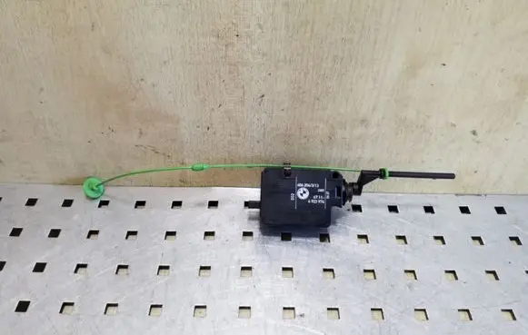 Fuel tank cap lock