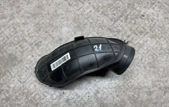 BMW 4 F32 F33 Air intake duct part 7807493 58650910
