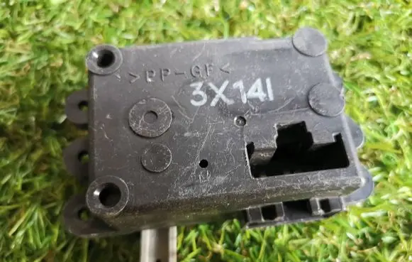 Mazda Premacy Air flap motor/actuator 3X141
