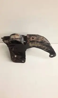 Engine mounting bracket