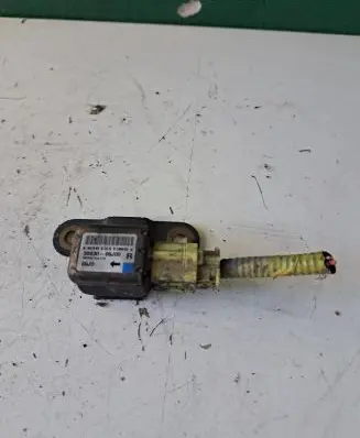 Suzuki Grand Vitara II Airbag deployment crash/impact sensor 3893065J00 W002T04172