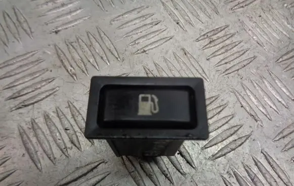 Toyota Avensis T250 Fuel tank opening switch 