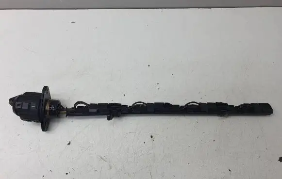 Volkswagen PASSAT B6 Fuel injector wires 038923121B