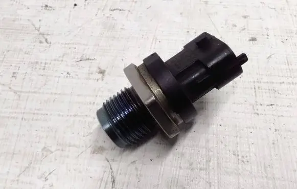 Fuel pressure sensor