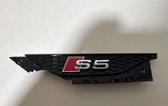 Audi A5 Fender model badge letters 8W6853601c