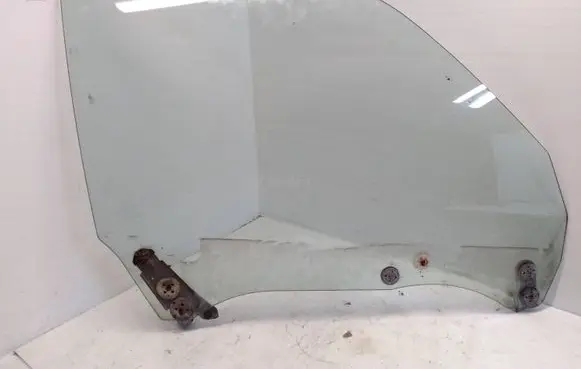 Subaru Forester SF Front door window glass four-door