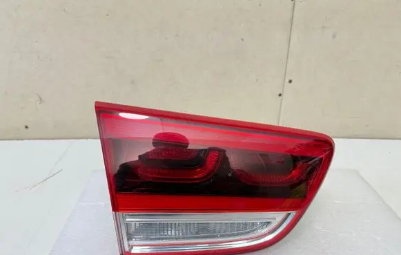Tailgate rear/tail lights