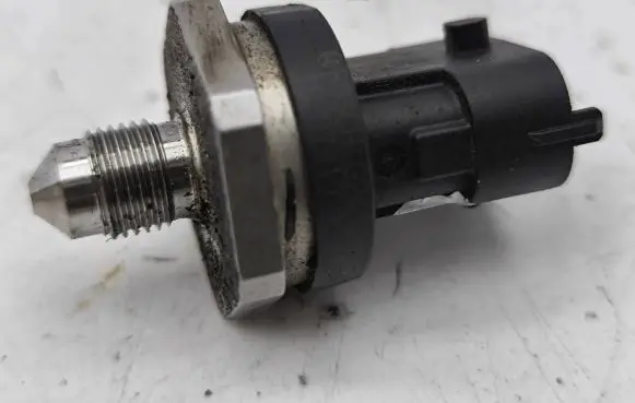 Fuel pressure sensor