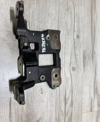 Toyota Hilux VIII Engine mounting bracket