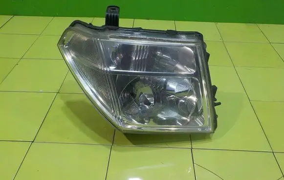 Nissan Pathfinder R51 Headlight/headlamp PRZOD