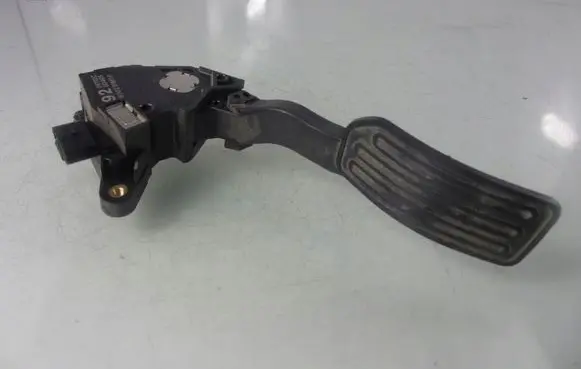 Nissan Micra Accelerator throttle pedal 180021HM0A
