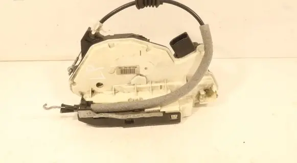 Volkswagen Touareg I Front door lock 5N1837015A