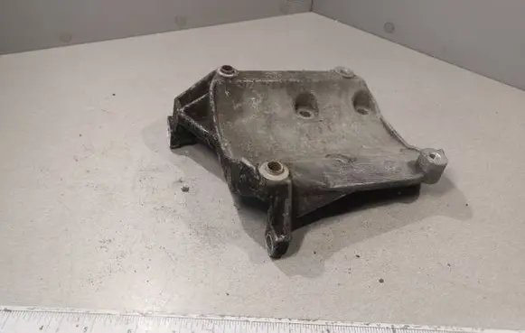 BMW 5 E39 Engine mounting bracket 2243728