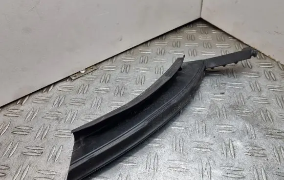Volvo C70 Sunroof sealing rubber 30787928 9213255M A1333