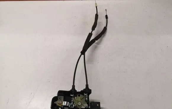 Chevrolet Captiva Front door lock