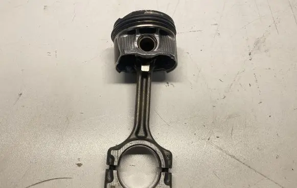 Renault Clio V Piston with connecting rod CLI