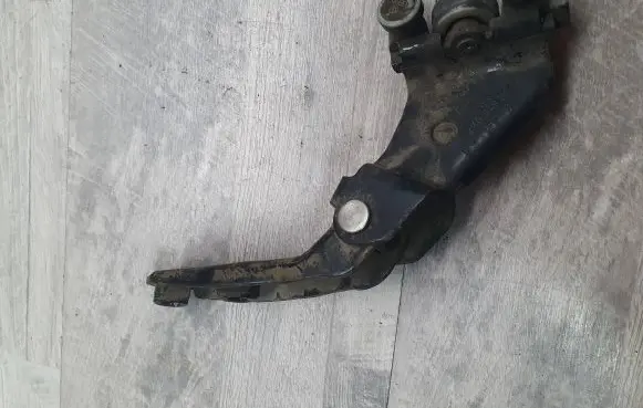 Volkswagen Caddy Sliding door middle roller runner 2K0843335A