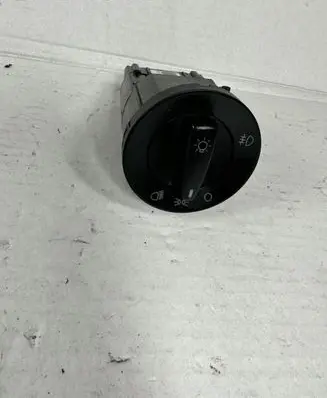 Volkswagen PASSAT B5 Tailgate/trunk/boot open switch 