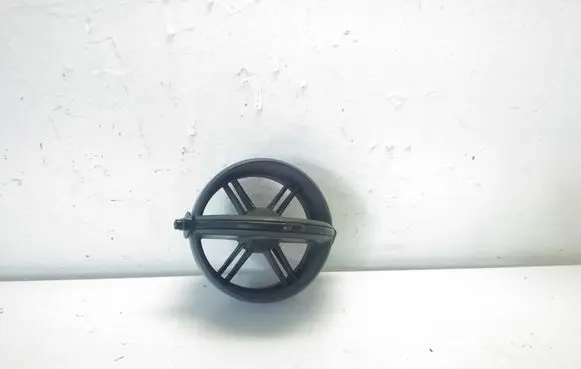 Toyota Yaris Dash center air vent grill