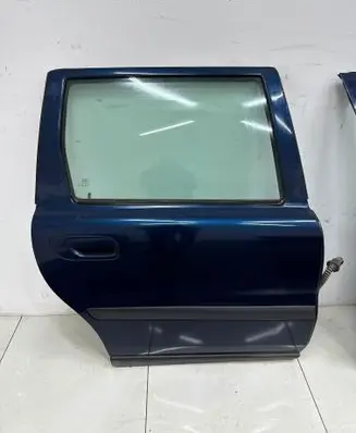 Volvo V70 Rear door