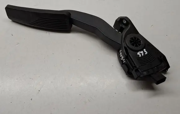 Chrysler 300C Accelerator throttle pedal 4861715AD 04861715AD
