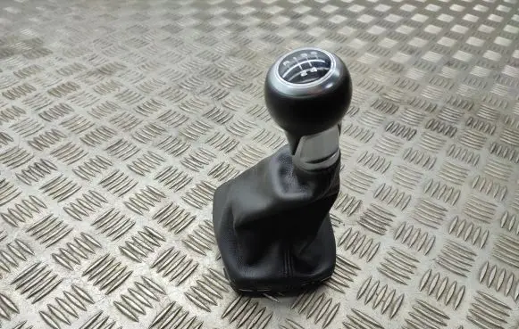 Audi A1 Gear lever shifter trim leather/knob 8P0863279A
