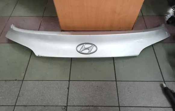 Tailgate trim