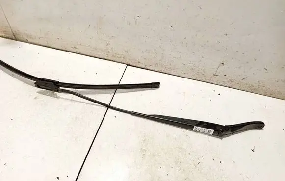 Front wiper blade arm