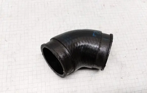 Volkswagen PASSAT B5.5 Engine coolant pipe/hose