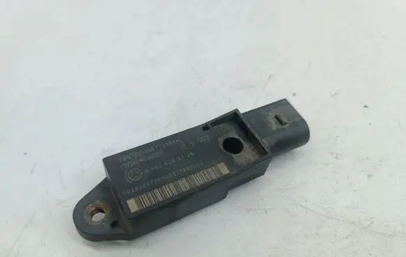 Mercedes-Benz E W211 Airbag deployment crash/impact sensor A0028202726 C25571203A4 025571203A4