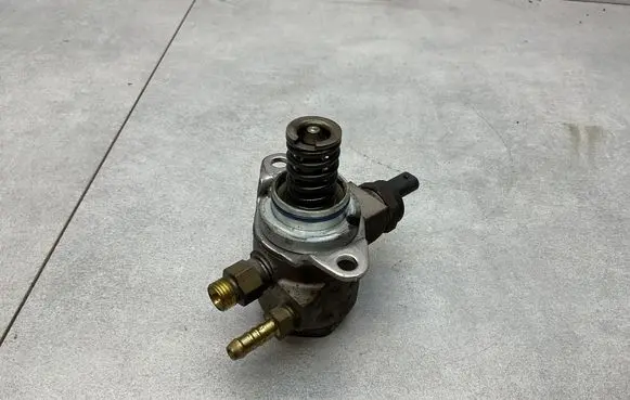 Volkswagen Eos Fuel injection high pressure pump 03C127026E